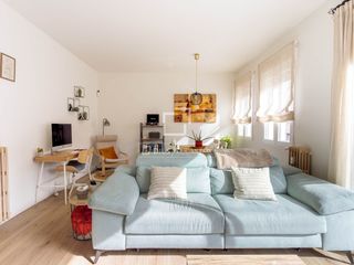 Pis a Argüelles. Piso exterior reformado  de 2 dormitorios y 2 baños en venta en