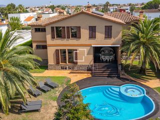 Xalet a Segre - Ebre - Ter. Exclusiva villa con amarre de 24 metros y licencia turística en