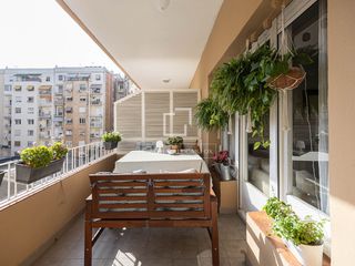Appartamento in L´Antiga Esquerra de l´Eixample. Amplio piso de 161 m con tres terrazas en venta junto a francesc