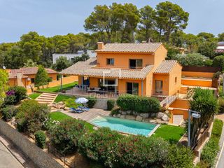 Chalet in Llafranc. Exclusiva villa de diseño en llafranc con piscina privada, jardí