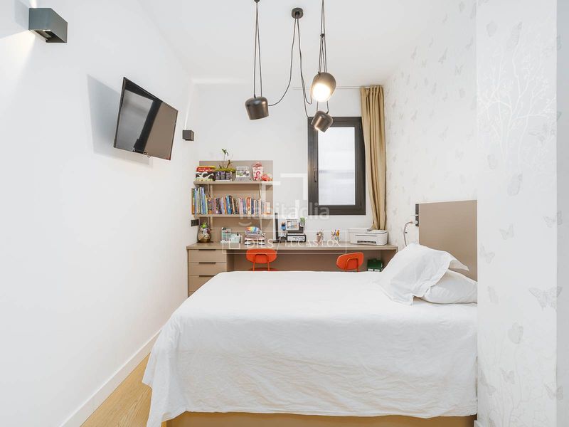 Foto 04a08318-cda5-4caf-805d-bdb1e4bd9290. Pis a Sant Antoni Barcelona