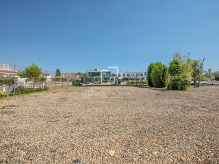 Rural plot in Requesens. Parcela en venta en el canal principal con amarre de 13,35 metro