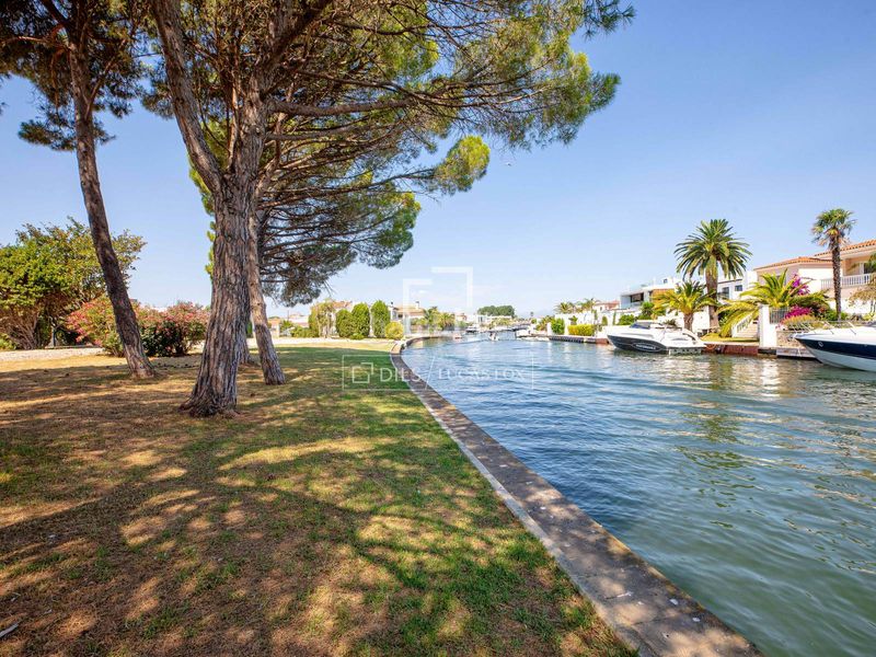 Foto fbfd9148-8f00-46f6-9f06-56cea0ad72d7. Finca rústica a Requesens Empuriabrava