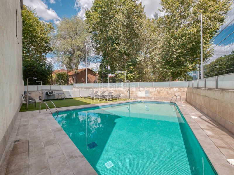 Foto 6a686fb4-978c-444e-8d95-c7f303336330. Xalet amb calefacció aparcament piscina a Hispanoamérica-Bernabéu Madrid