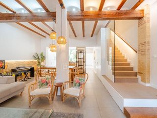 Location Chalet à Camí Fondo. Exclusiva casa adosada con elementos originales y con todas las