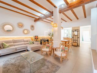 Miete Chalet in Camí Fondo. Exclusiva casa adosada con elementos originales y con todas las