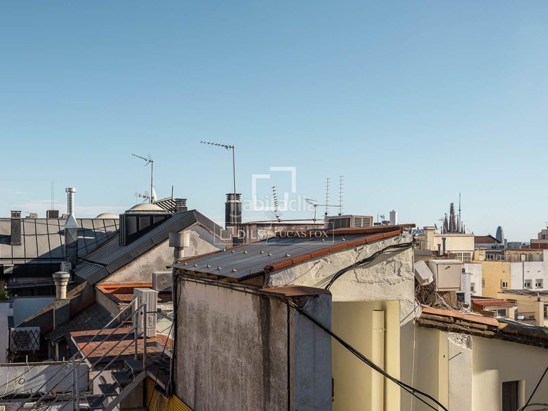 Foto 5669def7-1798-47c0-b286-2f6d1d7e1b56. Àtic amb calefacció aparcament a Tres Torres Barcelona