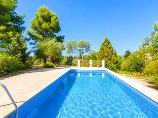 Bauernhof in Piera. Casa de campo de 7 dormitorios en venta con 6 hectáreas de terre