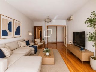 Appartamento in Trafalgar. Piso de 4 dormitorios en venta en arapiles, madrid