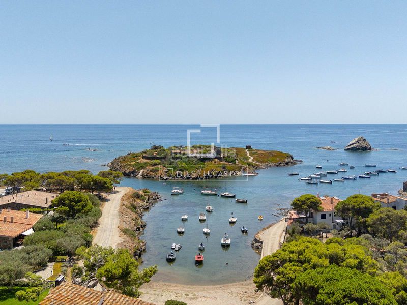 Foto 0aca0282-f68e-4608-a73d-f079c3d79f1e. Xalet amb aparcament piscina a Cadaqués