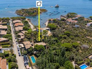 Chalet in Cadaqués. Villa de obra nueva con jardín y piscina en cadaqués
