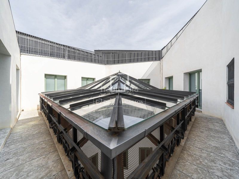 Foto 0a11ce46-bee4-4569-ab3c-4a1a4a4ed43e. Àtic amb calefacció piscina a Dreta de l´Eixample Barcelona