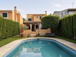 Affitto Chalet in Badia Blava-Badia Gran-Tolleric. Disponible exclusiva villa con piscina privada en alquiler en ba