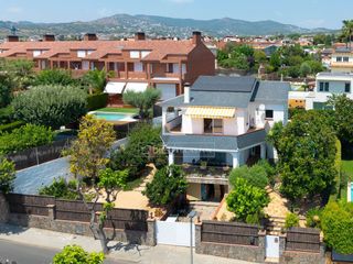 Chalet in Centre. Casa de 4 domitorios en venta en el masnou, barcelona