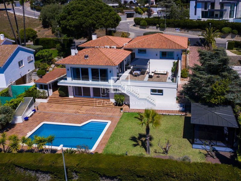 Foto a888ea45-b717-4bc1-b04b-c538bc52d1c9. Alquiler chalet casa de 6 dormitorios con vistas al mar en alquiler en Alella