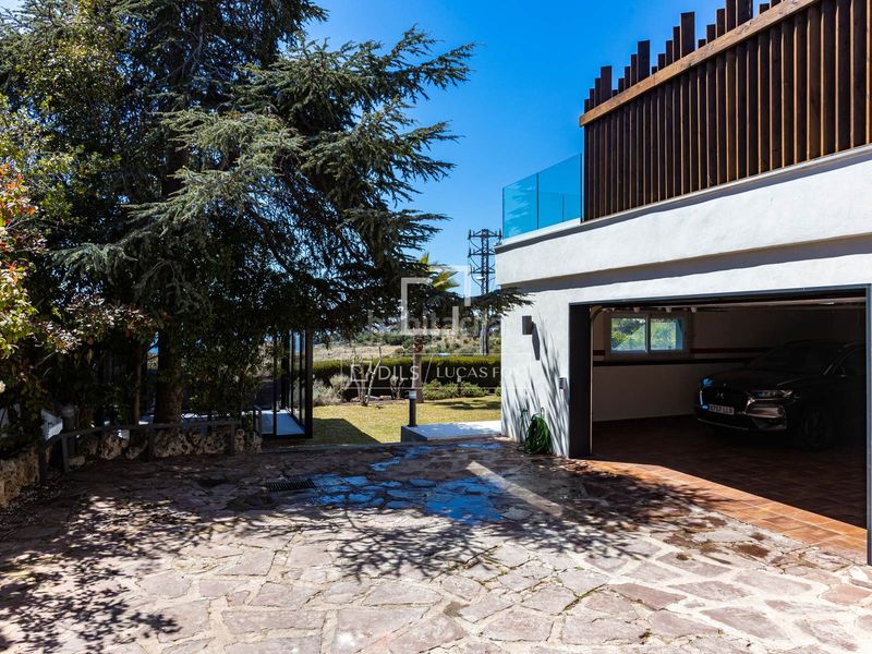 Foto f0405489-5908-4324-8e1a-4aab2ff90f09. Alquiler chalet casa de 6 dormitorios con vistas al mar en alquiler en Alella