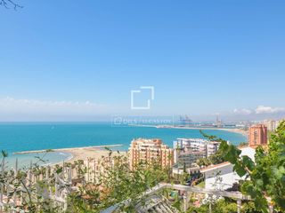 Chalet en La Malagueta - Monte Sancha. Villa con 10 dormitorios con vistas panorámicas sobre una parcel