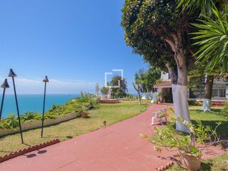 Chalet en La Malagueta - Monte Sancha. Villa con 10 dormitorios con vistas panorámicas sobre una parcel