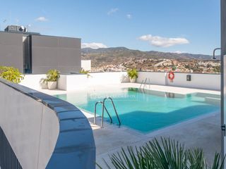Pis a Martiricos - La Roca - La Rosaleda. Piso de 2 dormitorios con piscina y terraza en la azotea con vis
