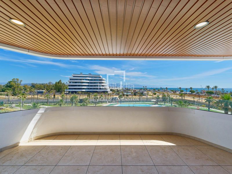 Foto b8279299-07ed-4ecf-890b-6fba3bd16aa0. Etagenwohnung mit parking pool in Los Álamos Torremolinos