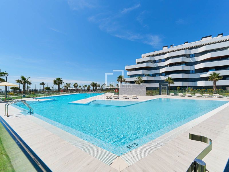 Foto e3ff08ad-d13b-4f62-b512-b8b52c5eb351. Etagenwohnung mit parking pool in Los Álamos Torremolinos