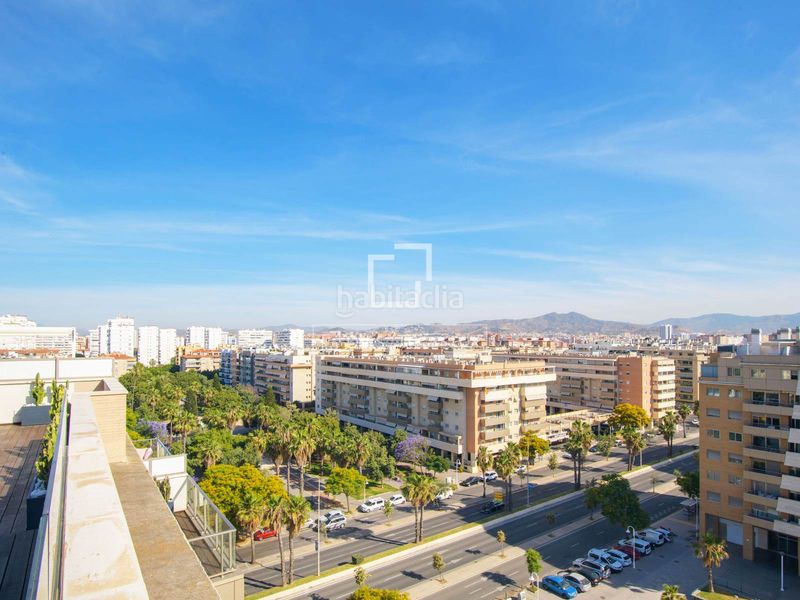 Foto 1da32ad5-41e3-4a9f-bf9f-22ef3917ee9e. Àtic amb aparcament a Paseo Marítimo Oeste - Pacífico Málaga