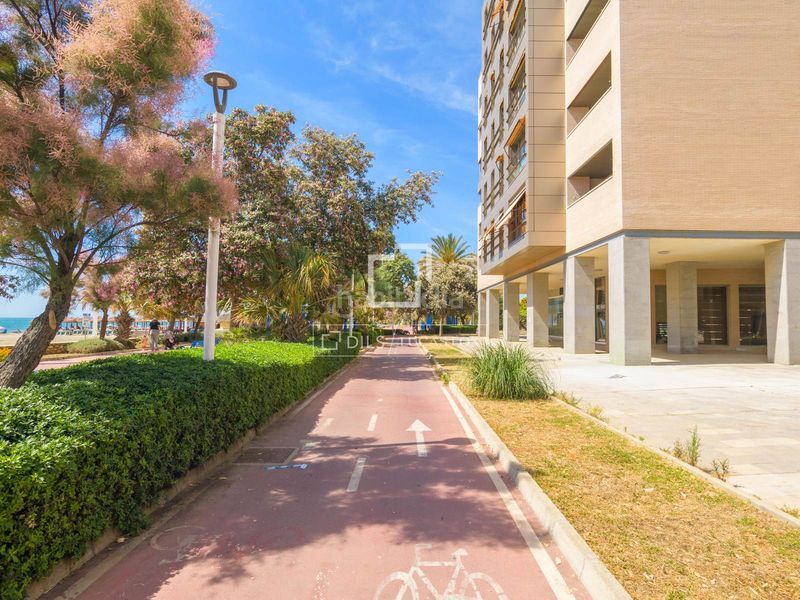 Foto 8bb4bd06-83e6-4b82-a515-9e7999911283. Àtic amb aparcament a Paseo Marítimo Oeste - Pacífico Málaga