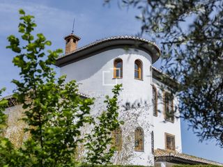 Chalet in Ogíjares. Exclusiva villa de estilo andaluz con vistas panorámicas a la ci