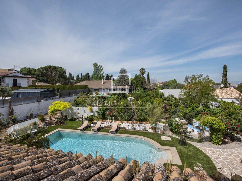 Foto 25194b99-74ad-4477-96c7-f8ccc3f82ec9. Chalet exclusiva villa de estilo andaluz con vistas panorámicas a la ciudad de granada y sierra nevada en venta en ogijares en Ogíjares