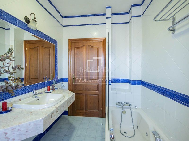 Foto 322b8f28-24db-41b9-8d0c-9220e3c475fb. Chalet exclusiva villa de estilo andaluz con vistas panorámicas a la ciudad de granada y sierra nevada en venta en ogijares en Ogíjares