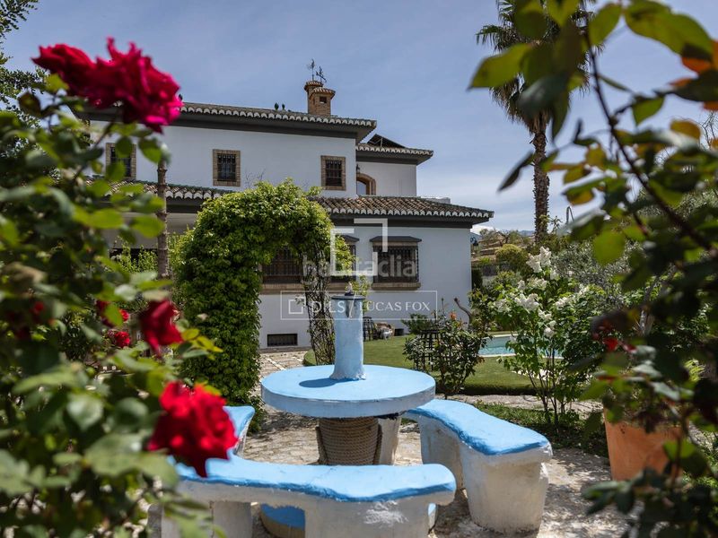 Foto 424835e3-e665-4f38-a9e2-0510add89b32. Chalet exclusiva villa de estilo andaluz con vistas panorámicas a la ciudad de granada y sierra nevada en venta en ogijares en Ogíjares