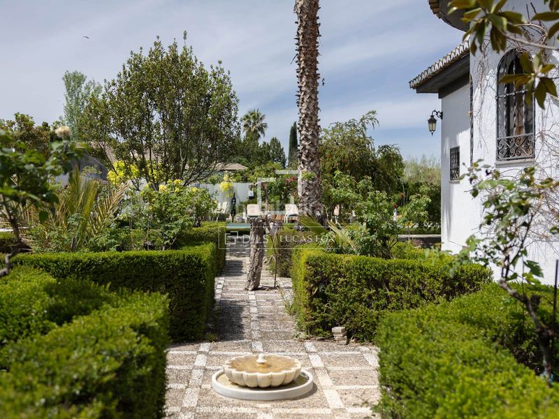 Foto 6bfed55a-1dd0-413b-98d0-c0bd5ce6d877. Chalet exclusiva villa de estilo andaluz con vistas panorámicas a la ciudad de granada y sierra nevada en venta en ogijares en Ogíjares