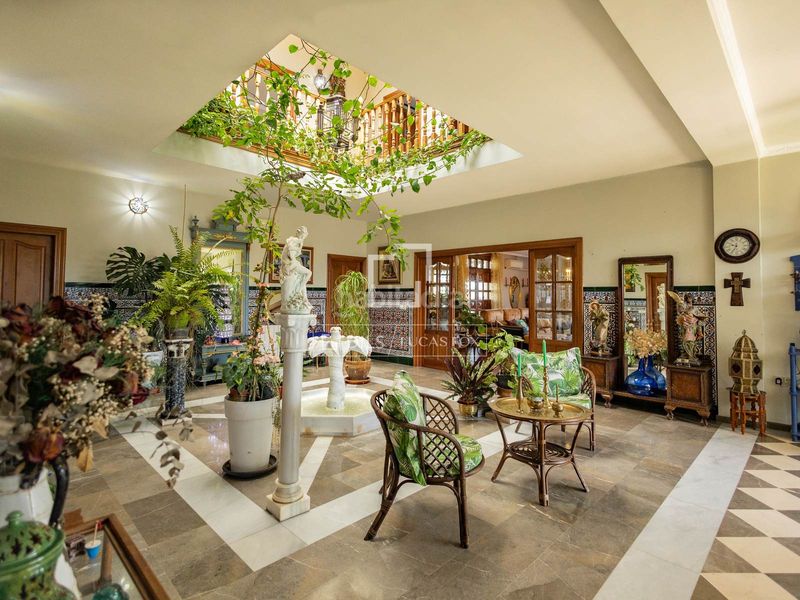 Foto 79d4a4a7-25a0-4958-976b-eb784a54df02. Chalet exclusiva villa de estilo andaluz con vistas panorámicas a la ciudad de granada y sierra nevada en venta en ogijares en Ogíjares