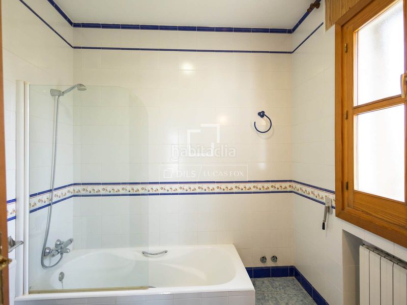 Foto 7abc8504-a539-43e6-8627-0b3c01e58f7c. Chalet exclusiva villa de estilo andaluz con vistas panorámicas a la ciudad de granada y sierra nevada en venta en ogijares en Ogíjares