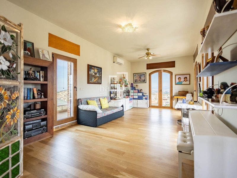 Foto b73e4982-dca9-46ed-807c-8e5fcc71a561. Chalet exclusiva villa de estilo andaluz con vistas panorámicas a la ciudad de granada y sierra nevada en venta en ogijares en Ogíjares
