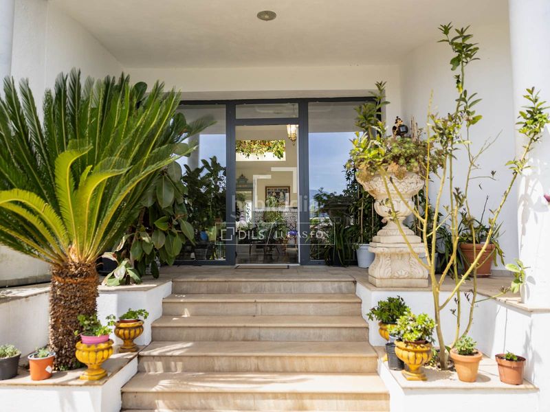 Foto c3c3b949-920d-4b83-9f5b-a5ab2bea3fb2. Chalet exclusiva villa de estilo andaluz con vistas panorámicas a la ciudad de granada y sierra nevada en venta en ogijares en Ogíjares