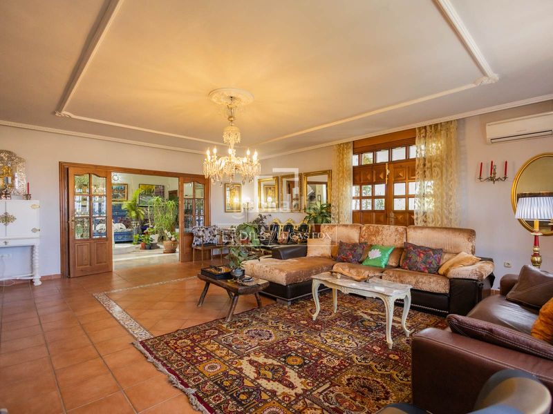 Foto d30dd132-522d-400f-a5a3-165600b48a53. Chalet exclusiva villa de estilo andaluz con vistas panorámicas a la ciudad de granada y sierra nevada en venta en ogijares en Ogíjares