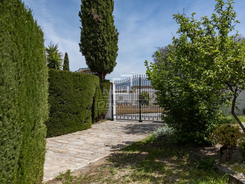 Foto fb96652e-324e-45ef-82c4-4d7084de470f. Chalet exclusiva villa de estilo andaluz con vistas panorámicas a la ciudad de granada y sierra nevada en venta en ogijares en Ogíjares