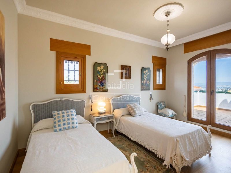 Foto ff882e28-8cf6-4daf-a4a2-4b84a9967c4b. Chalet exclusiva villa de estilo andaluz con vistas panorámicas a la ciudad de granada y sierra nevada en venta en ogijares en Ogíjares