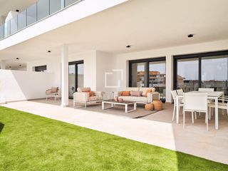 Etagenwohnung in Las Gaviotas - Carvajal. Piso de obra nueva de 2 dormitorios con 33m de jardín en venta e