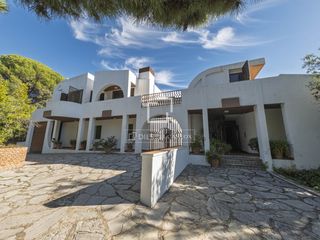 Chalet in Andújar. Exclusiva y lujosa finca rústica con gran privacidad en venta en