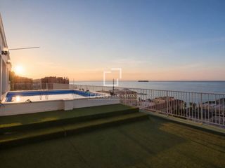 Piso en La Malagueta - Monte Sancha. Piso de 4 dormitorios con terraza de 20 m en venta en un edifici