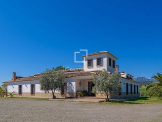 Masía en Álora. Casa rural en álora con siete habitaciones, piscina y olivos pro