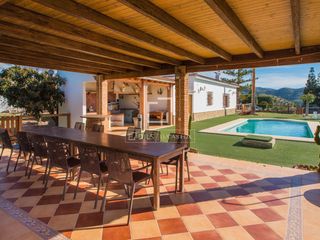 Chalet in El Cortijuelo. Finca rural con cortijo renovado y privacidad en un entorno idíl