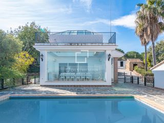 Chalet in Centro. Enorme vivienda de 13 dormitorios en venta en alhaurín el grande
