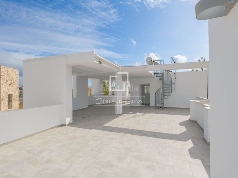 Foto 0ccd9d7c-57c3-4b64-8b37-e7a91bff3ce7. Chalet villa moderna con tres habitaciones y piscina en Benalmádena