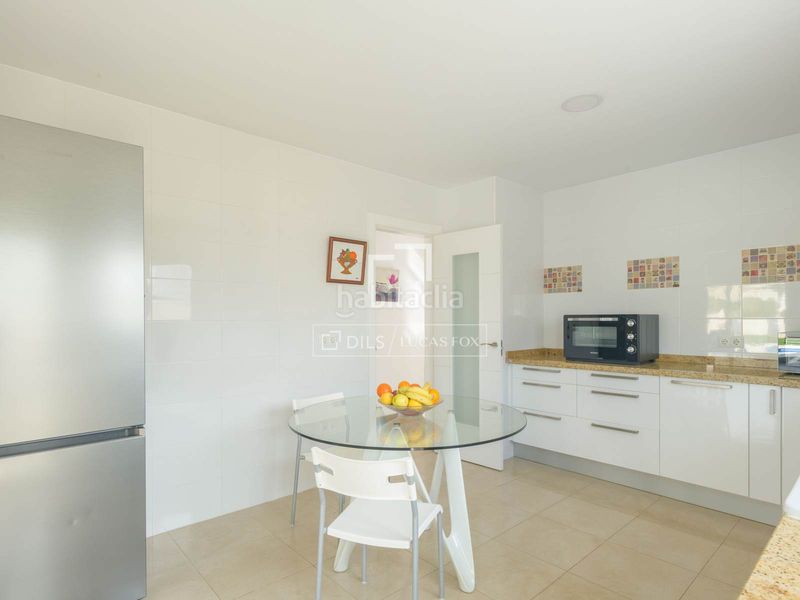 Foto 0f19aa23-f343-46fc-a2ad-f39b33436cca. Chalet villa moderna con tres habitaciones y piscina en Benalmádena