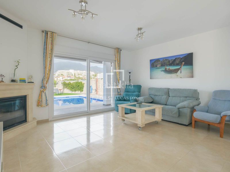 Foto 27f5e9d2-ccea-499b-bb00-05b65529900d. Chalet villa moderna con tres habitaciones y piscina en Benalmádena
