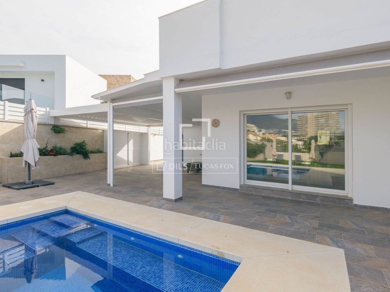 Foto 60bd5cc9-3e80-4521-8066-8322d3f6b0c7. Chalet villa moderna con tres habitaciones y piscina en Benalmádena