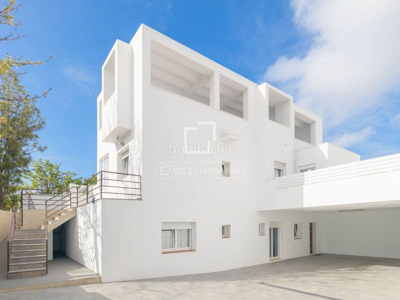 Foto 70ef2bfa-12c8-46a9-832c-9c5c62cf3183. Chalet villa moderna con tres habitaciones y piscina en Benalmádena
